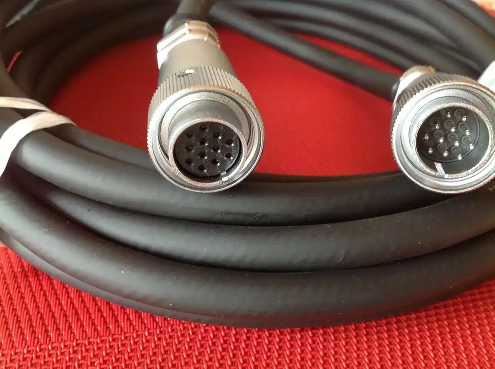 Spezialkabel UGC mit 1 x 12 pol. Stecker u. 1 x 12 pol. Buchse Top-Seller