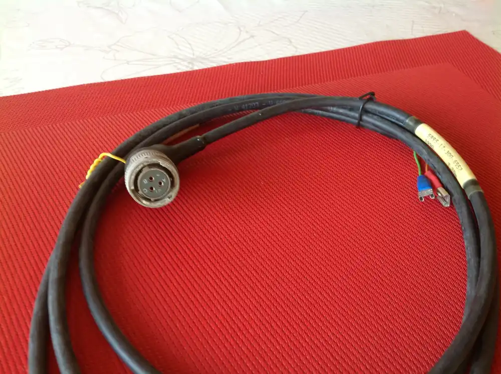 Top-Preis Spezialkabel, Stromversorgungskabel mit 3pol. Buchse u. 2 x Kabelschuhe