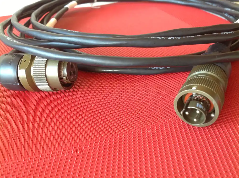 Top-Preis Spezialkabel mit 3 pol. Stecker u. 3 pol. Buchse