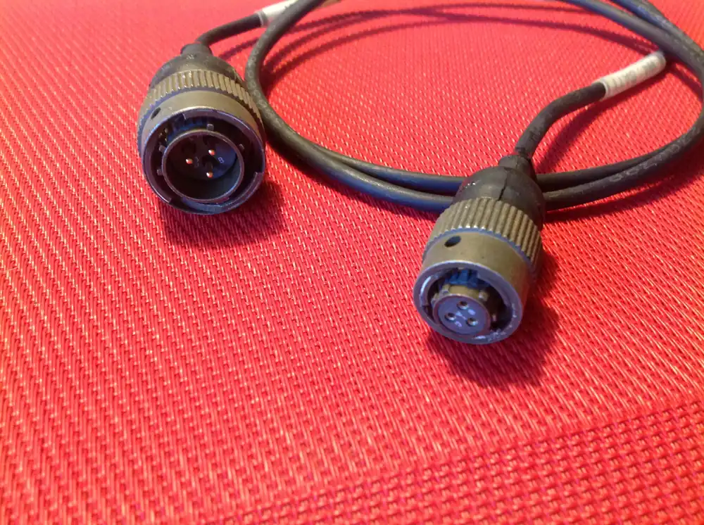 Finale Aktion Spezialkabel mit 3 pol. Buchse u. 3 pol. Stecker