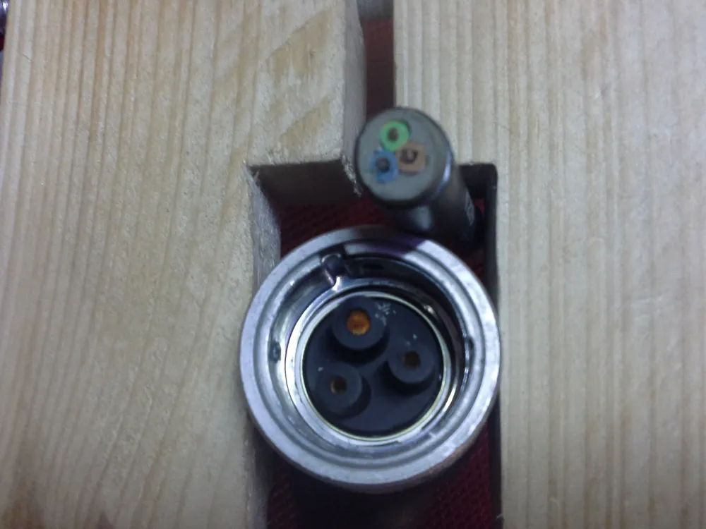 Spezialstecker K 209 abgewinkelt mit Kabelrest Geprüft