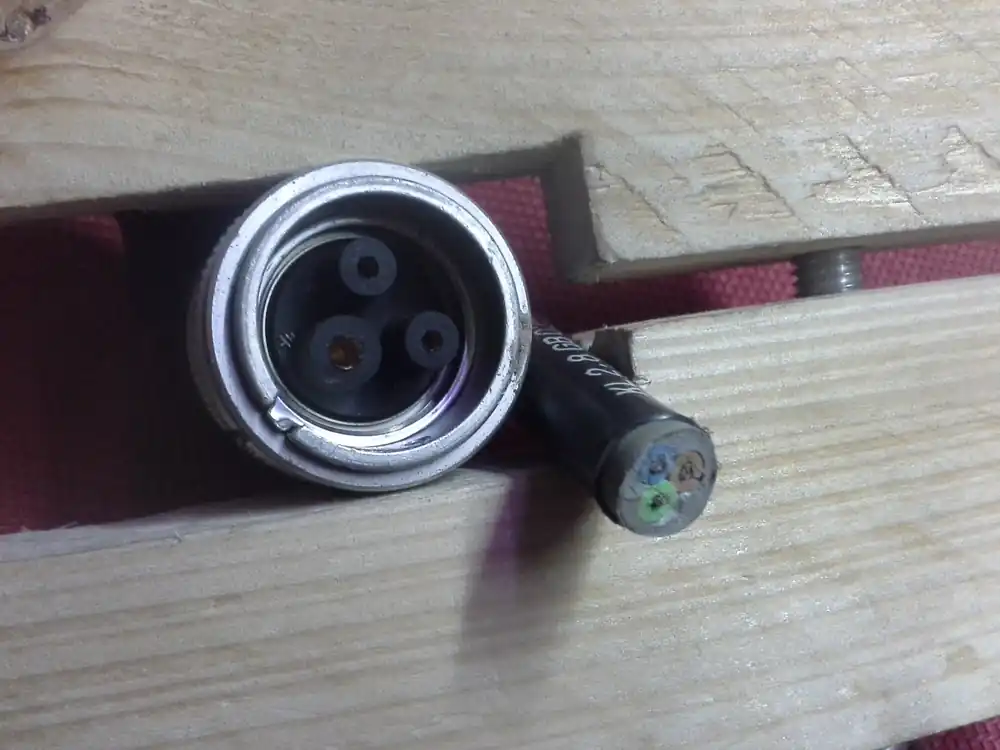 Solange Der Vorrat Reicht Spezialstecker K 206 abgewinkelt mit Kabelrest
