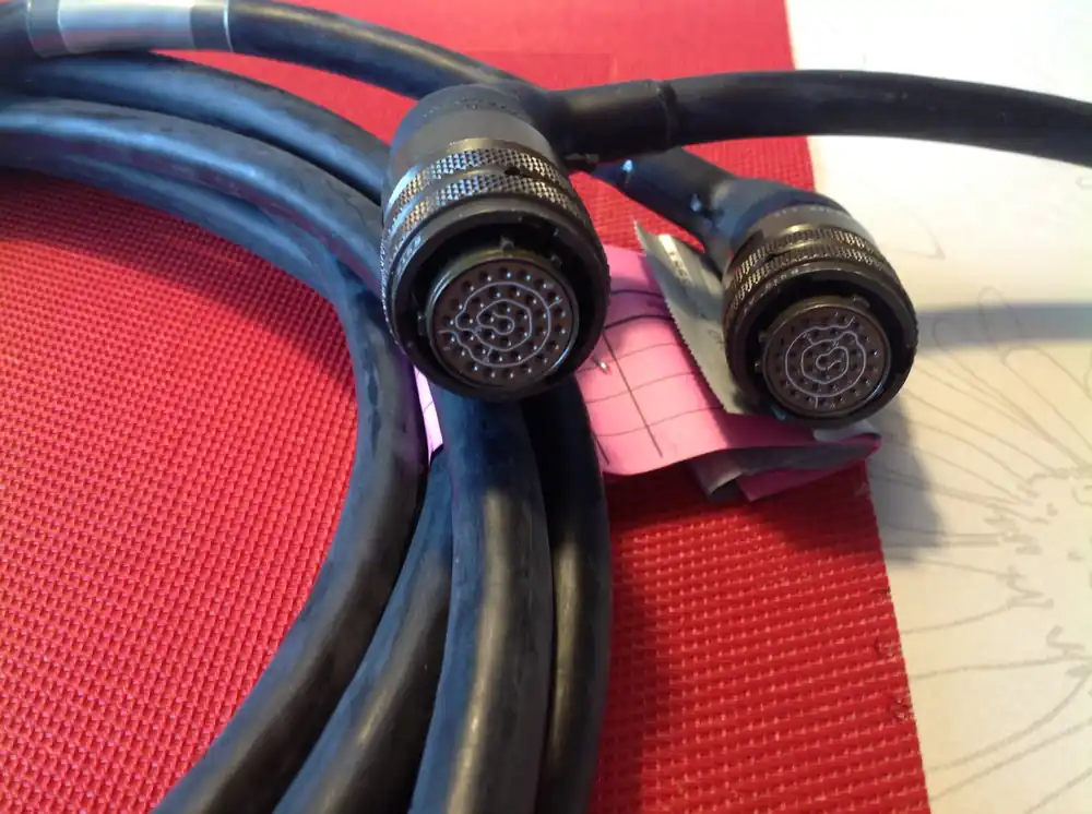 Spezialkabel 37 pol. mit 2 x Stecker weiblich Preiswert