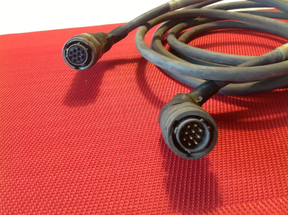 Spezialkabel mit 10 pol. Stecker + 10 pol. Buchse Kracherpreis