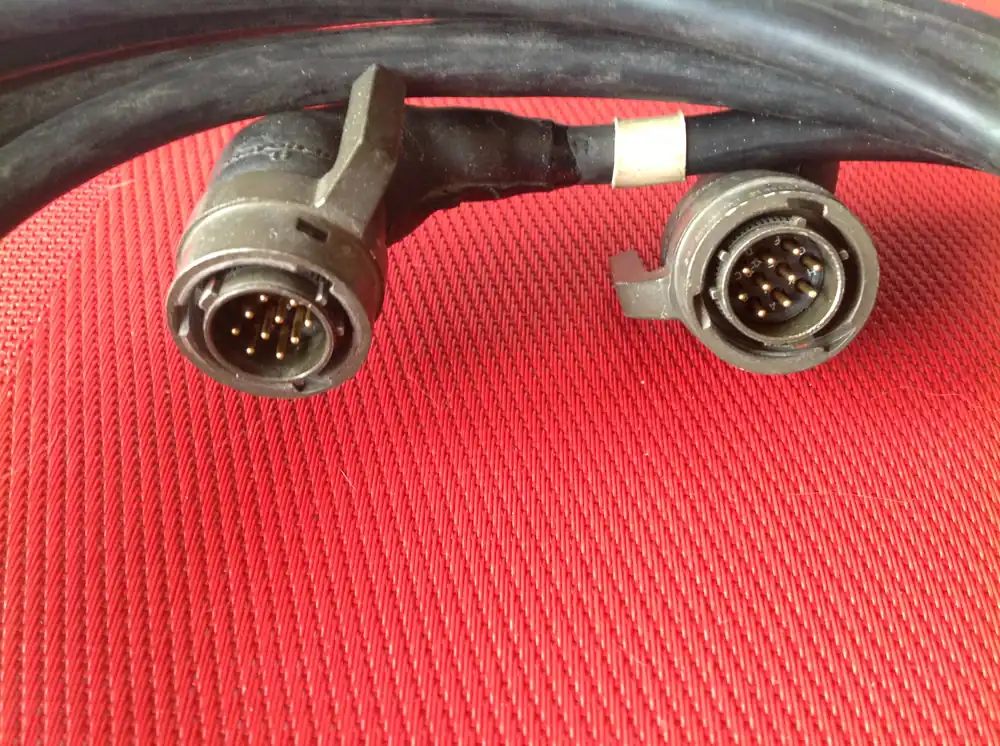 Spezialkabel mit 2 x 10 pol. Stecker männlich Direktkauf