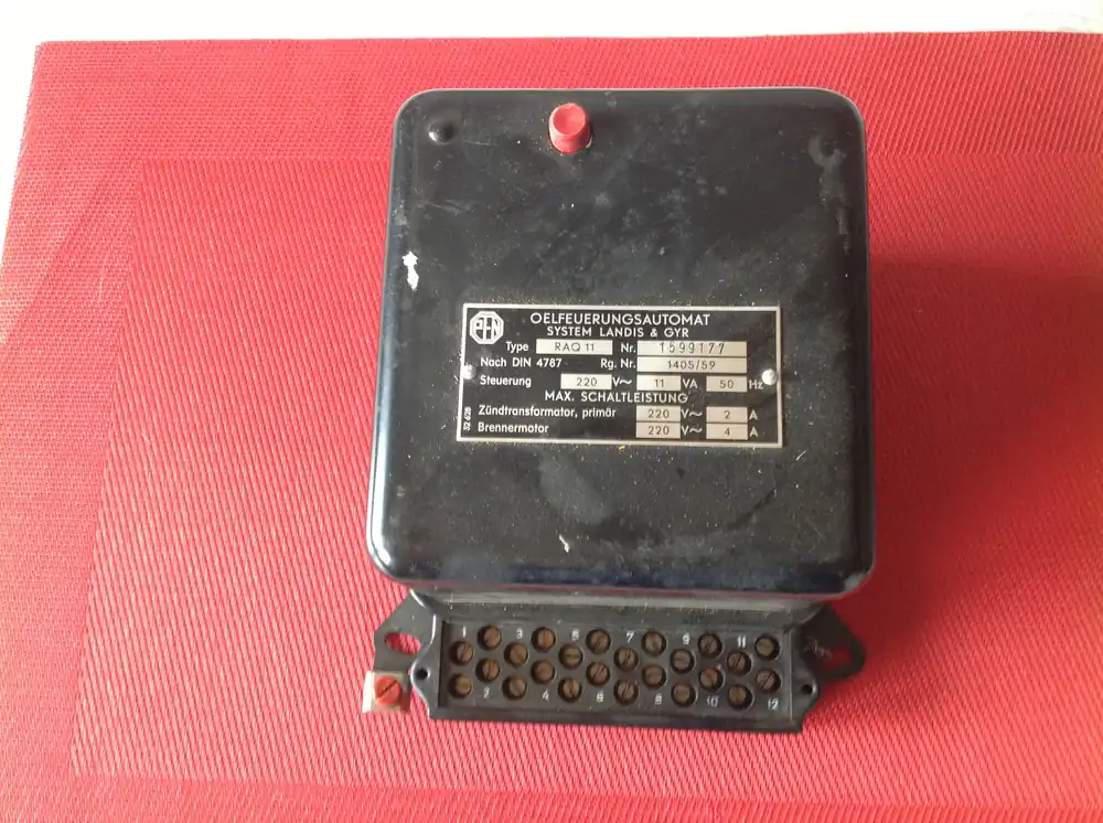 Mega-Angebot Ölfeuerungsautomat System Landis & GYR Type RAQ 11