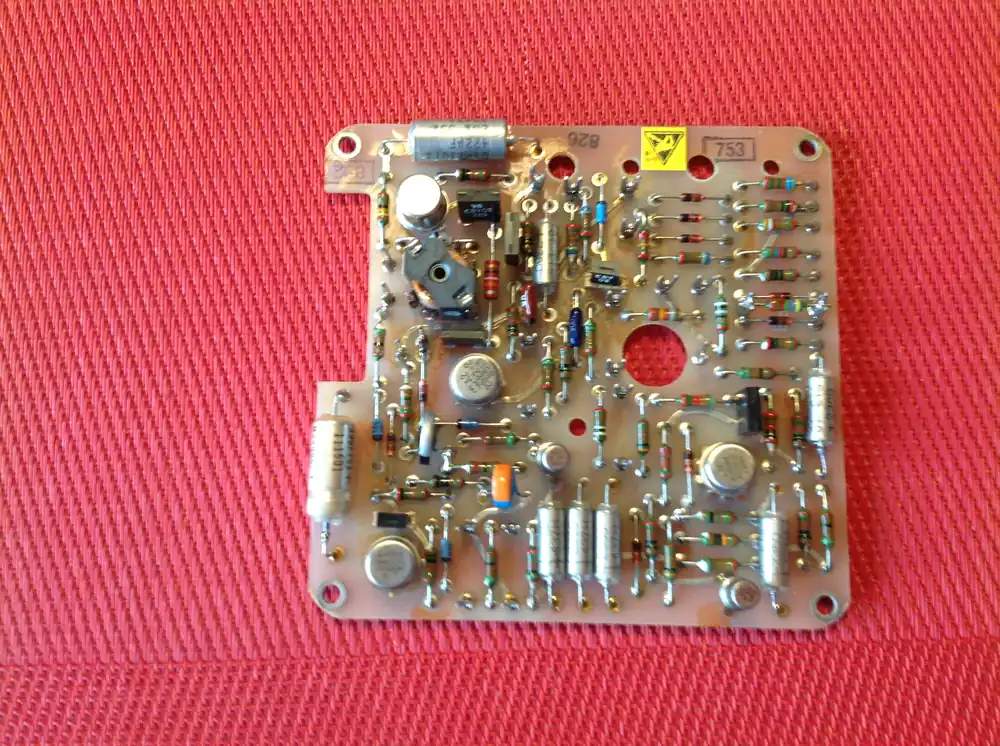 Expressversand Platine aus einem Funkgerät