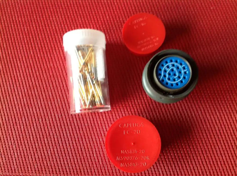 Goldsteckverbinder 27 pol. Neue Kollektion