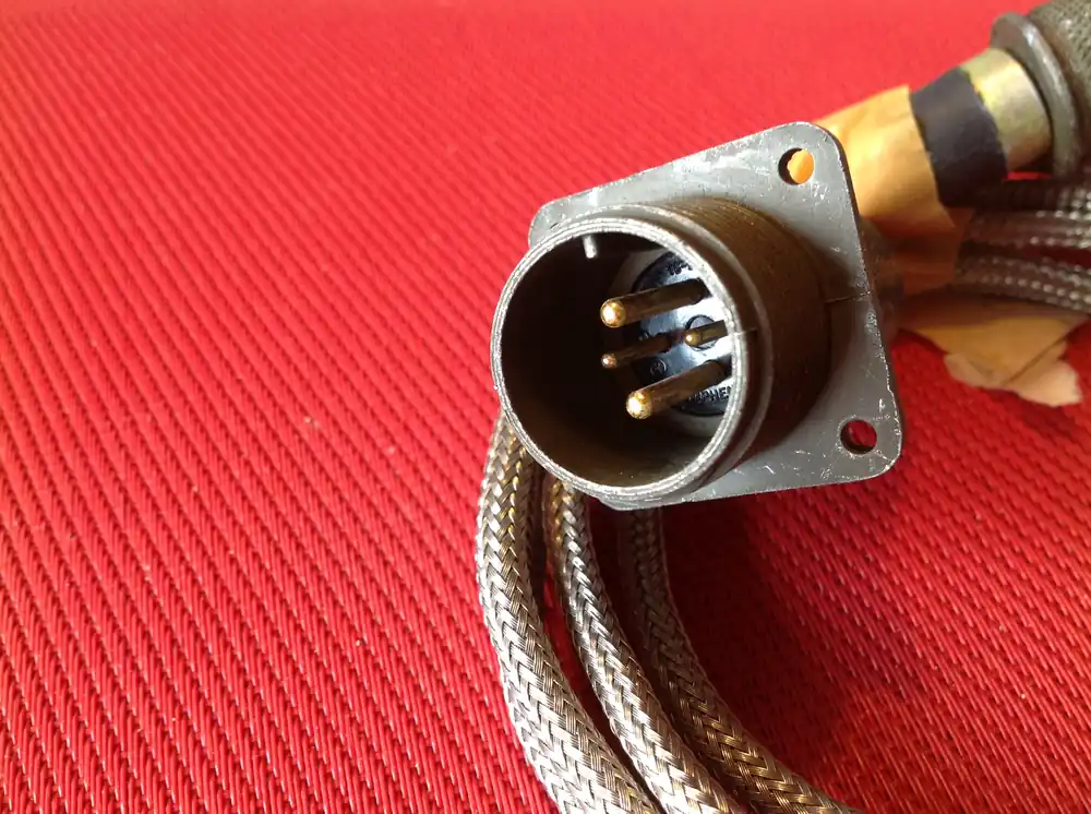 Garantierte Lieferung Spezialkabel Stecker 4 pol. auf Buchse 1 pol.