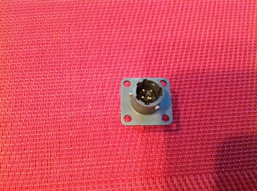 Expressversand Goldsteckverbinder 4 pol.