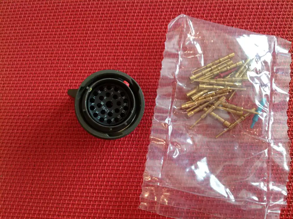 Preisknaller Buchse 23 pol. für Kabel 51und Kabel 16, u.a.