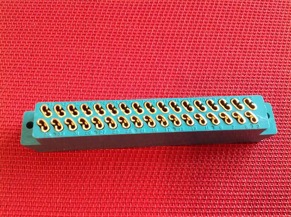 Goldsteckverbinder weiblich 35 pol. Beliebt