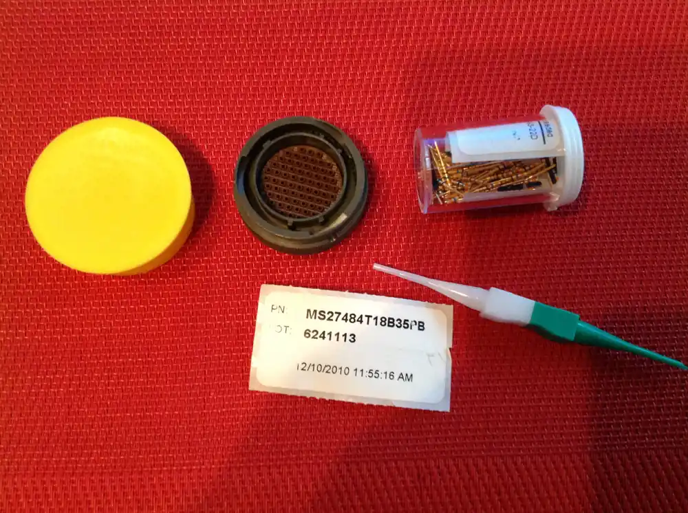Goldsteckverbinder MS27484T18B35PB männlich 66 pol. Neue Ware
