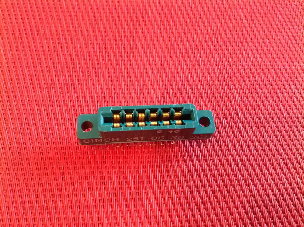 Ausverkauf Goldsteckverbinder Chinch 251 06 30 261 weiblich 12 pol.