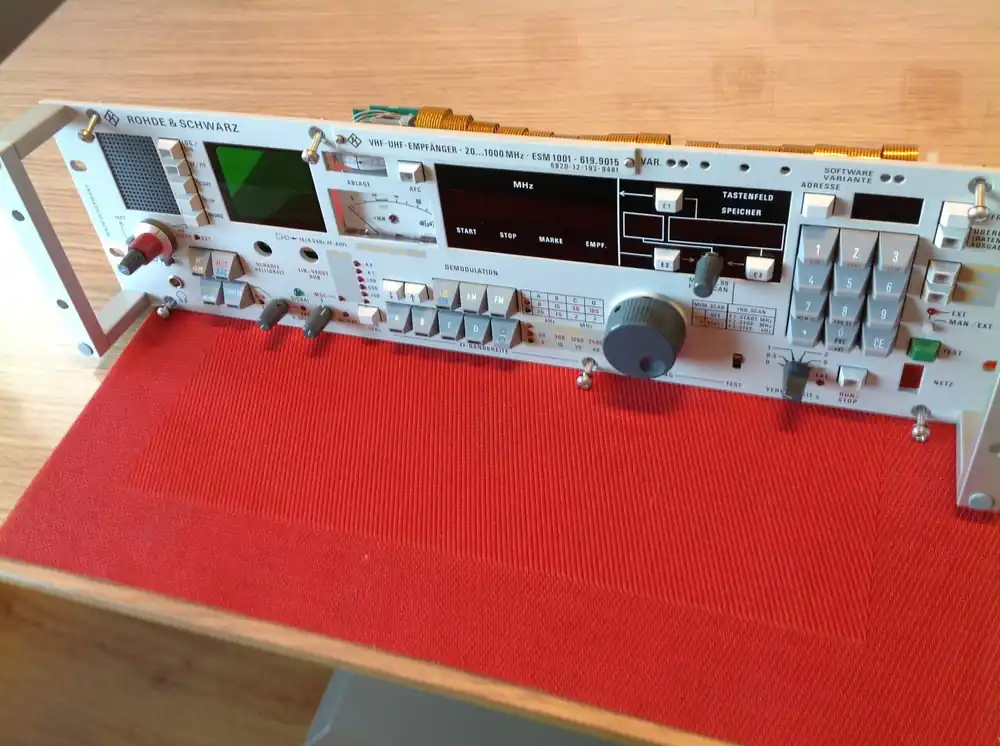 Preiswert Rohde & Schwarz VHF-UHF-Empfänger 20....1000 MHz ESM 1001 Frontplatte