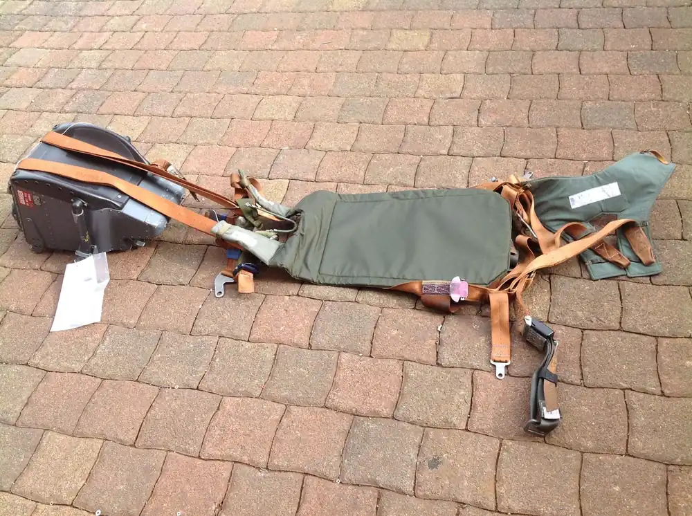 Direktkauf Parachute, Ejection - Gurtzeug Fallschirmcontainer Set vom Schleudersitz MK10A für Kampfflugzeug Tornado