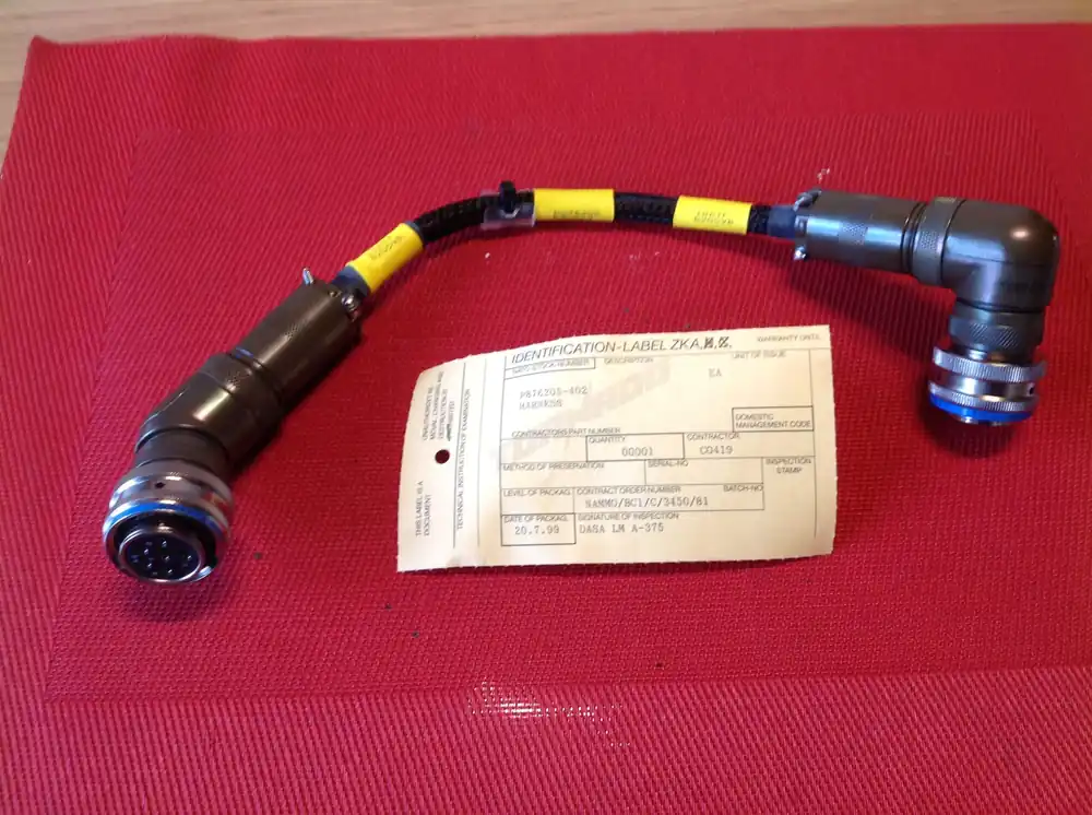 Kabel P876205-402 Harness vom Kampfflugzeug Tornado 6 pol. m+w Echt