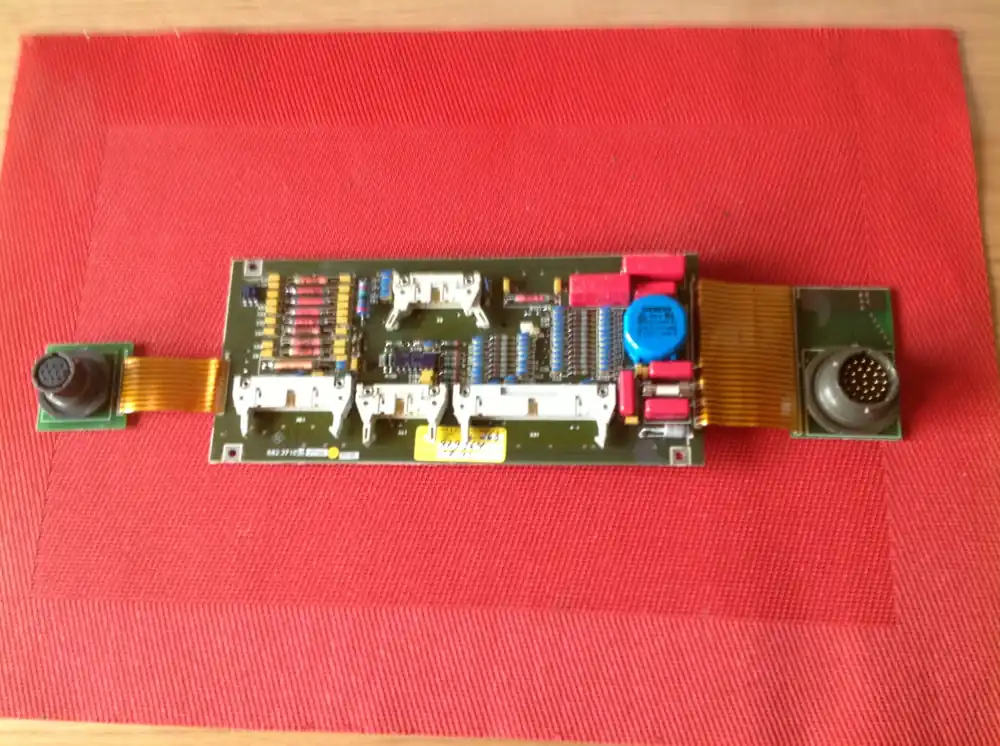 Aktuell Rohde & Schwarz 682.3710.02 Platine mit 2 x Steckverbinder vom Antennenanpassgerät FK 859