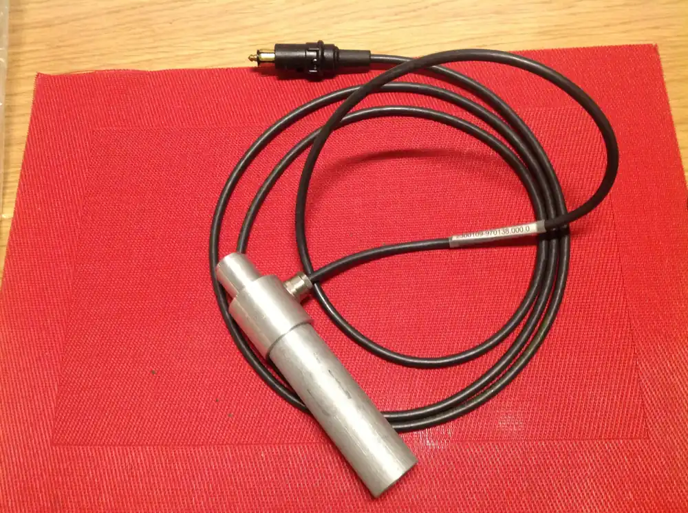 Versand Am Gleichen Tag Halterung mit DIN-Stecker, 24 V-Anschluss für Rundumkennleuchte (RKL)