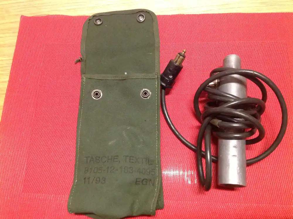 Halterung mit DIN-Stecker, 24 V-Anschluss für Rundumkennleuchte (RKL) incl. Tragetasche Versand Am Gleichen Tag