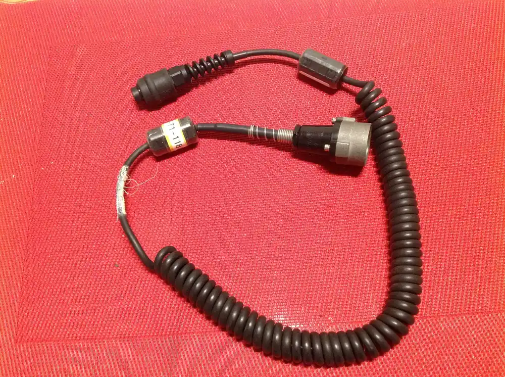 Ceotronics Spezialkabel mit U-77U Stecker u. 9 pol. Spezialstecker Saisonangebot