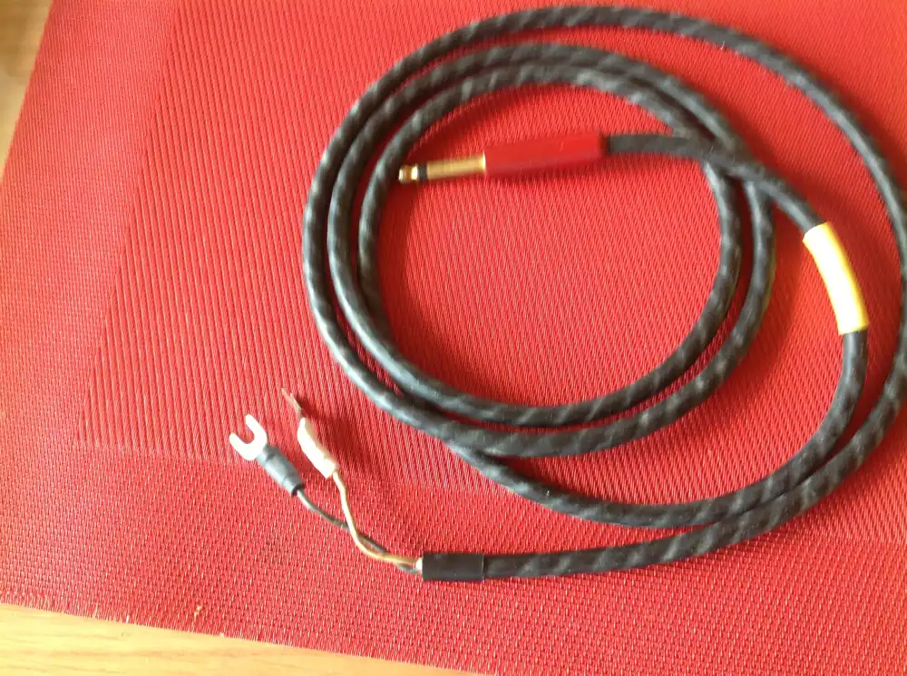 Markenware Stromversorgungskabel mit Bananenstecker Kings PJ-055R u. 2 x Kabelschuhen