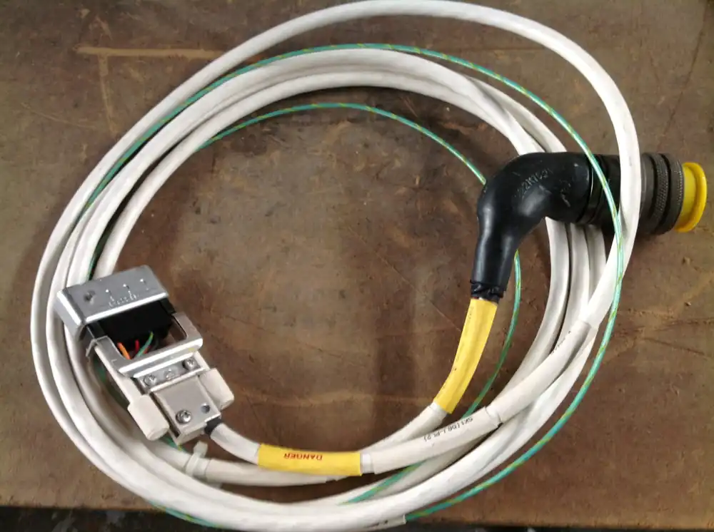 Highlight Spezialkabel mit 10 pol. Stecker u. 5 pol. Stecker MS20Pm-B218 u. 1 x Kabelschuh
