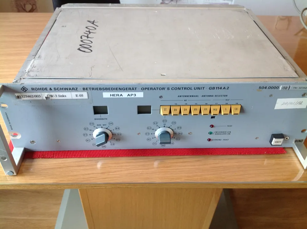 Rohde & Schwarz Betriebsbediengerät - Operators Control Unit, Antennenbediengerät GB 114 A2 Preisreduziert