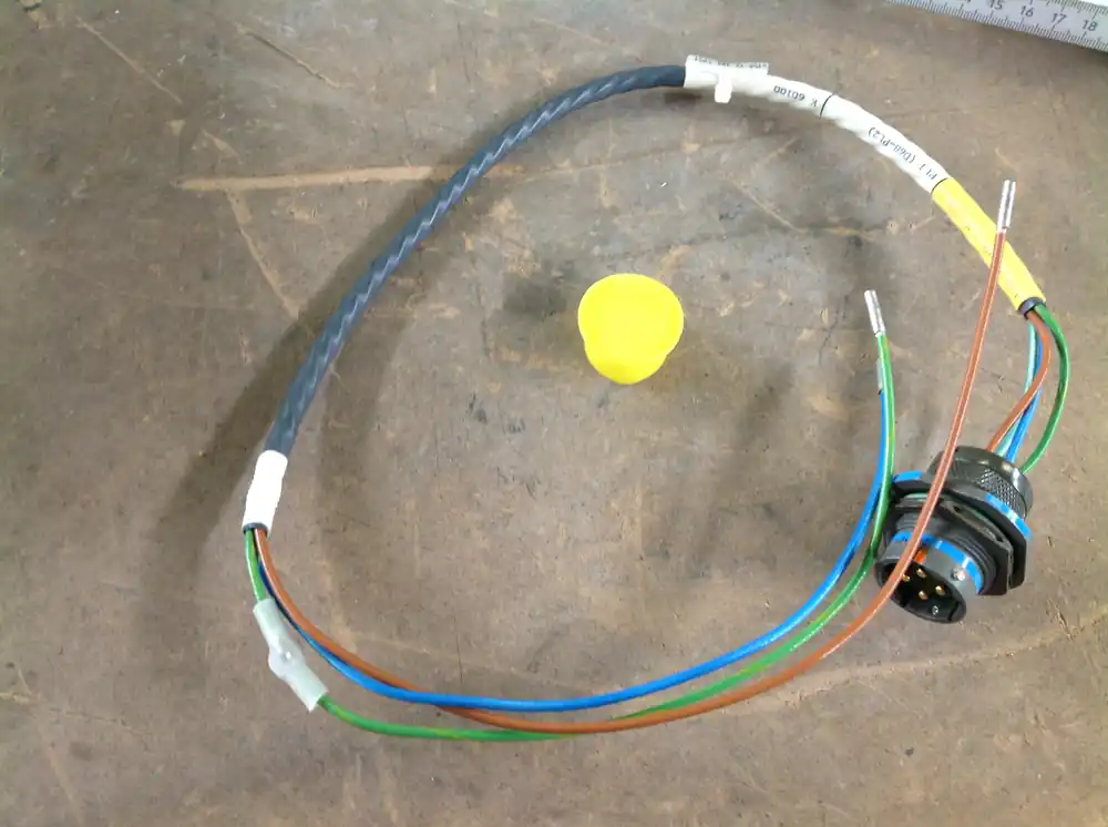 Spezialkabel Rohde & Schwarz K 60100 Stecker 4 pol. u. andere Seite unbestückt Letzte Chance