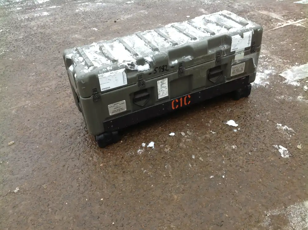 Neue Ware Wasser,- und Staubdichte GFK-Kiste, 1,32 x 0,46 x 0,57 m