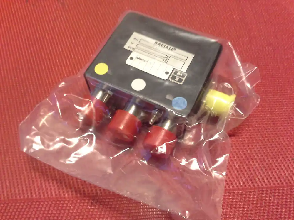 Radiall, R 562 743 000, HF-Schalt-IC Mehrzweck SPDT 50Ohm Modul, Flugzeug, Transall C-160 Preisreduziert