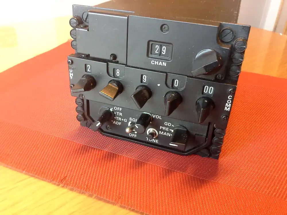 UHF- Sende-Empfangs-Gerät, UHF-Transreceiver, Rohde & Schwarz XD610S1, Hubschrauber, Bell UH-1D Beliebt