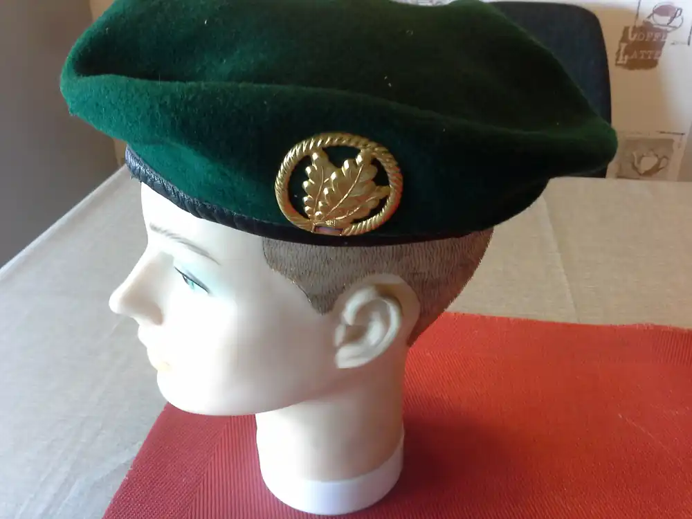 Bundeswehr, Barrett, Grün, Jägertruppe Versand Am Gleichen Tag