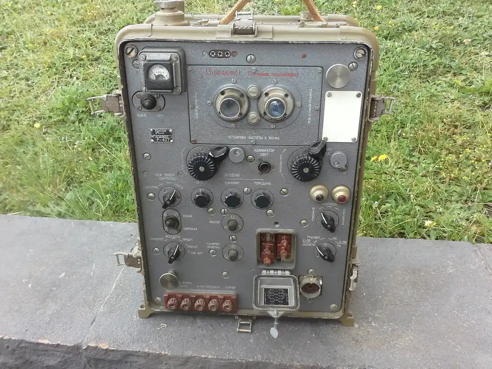 Russisches Funkgerät, Funk Sender- Empfänger Typ P-407 Sonderaktion
