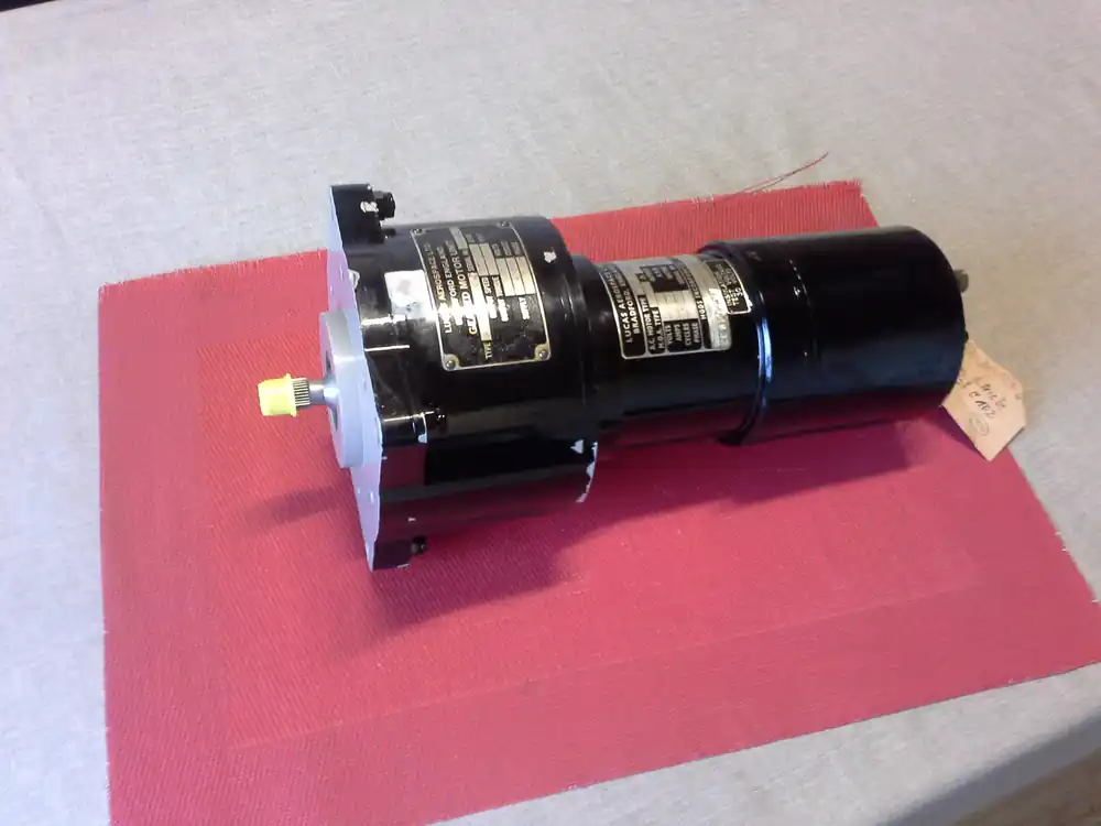 Rabatt Motor mit Getriebe, Typ AE 6325 C102, Flugzeug
