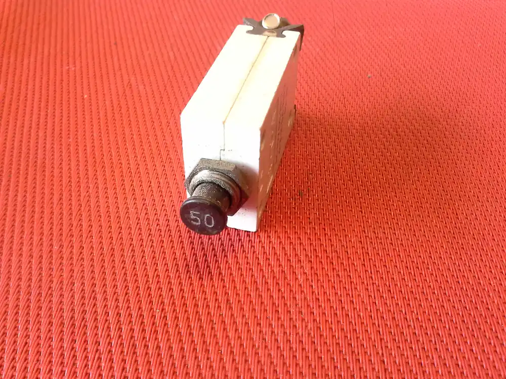 Schnäppchen E-T-A Schutzschalter 50 A, 115 V-28 V, 413-K54-FN2
