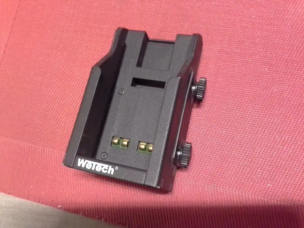 WeTech WTC604D, Fahrzeug KFZ-Ladehalterung für Funkgeräte Motorola GP900 GP1200 MTS2013 Highlight