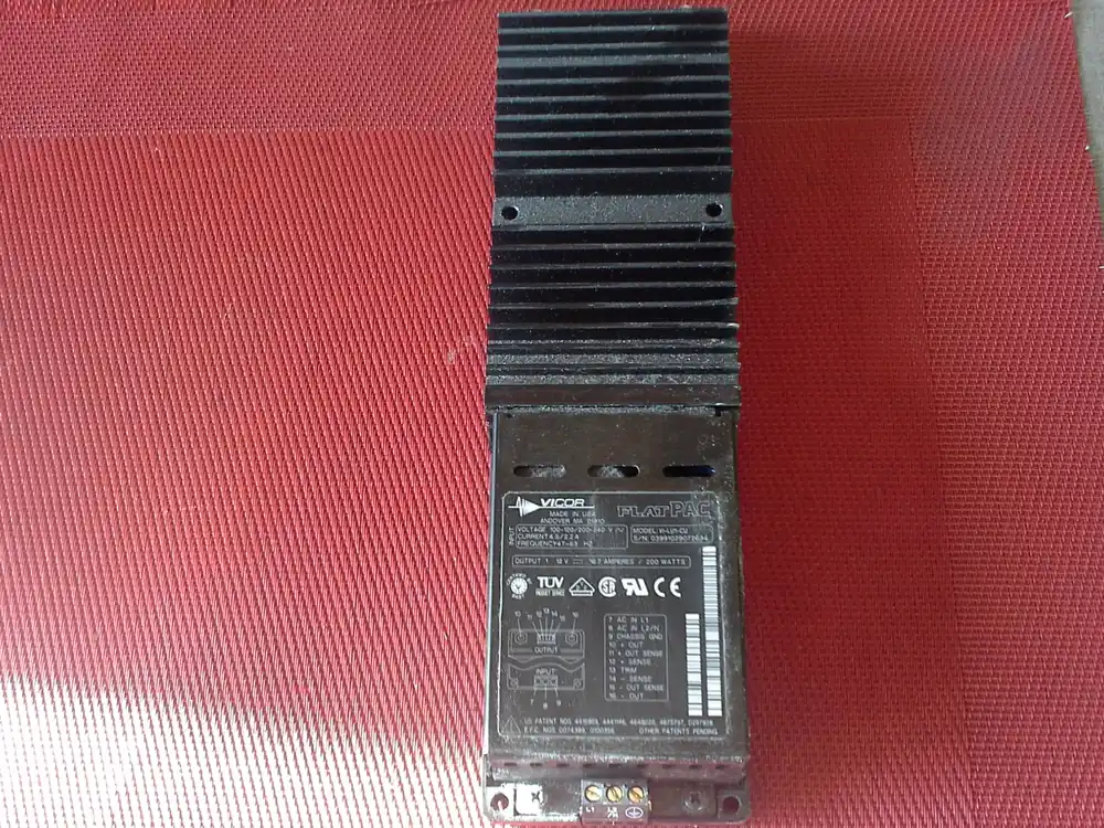 Günstig Vicor, Flat Pac, Mod. VI-LUY-CU, Single Output Autoranging, AC-DC Switcher
