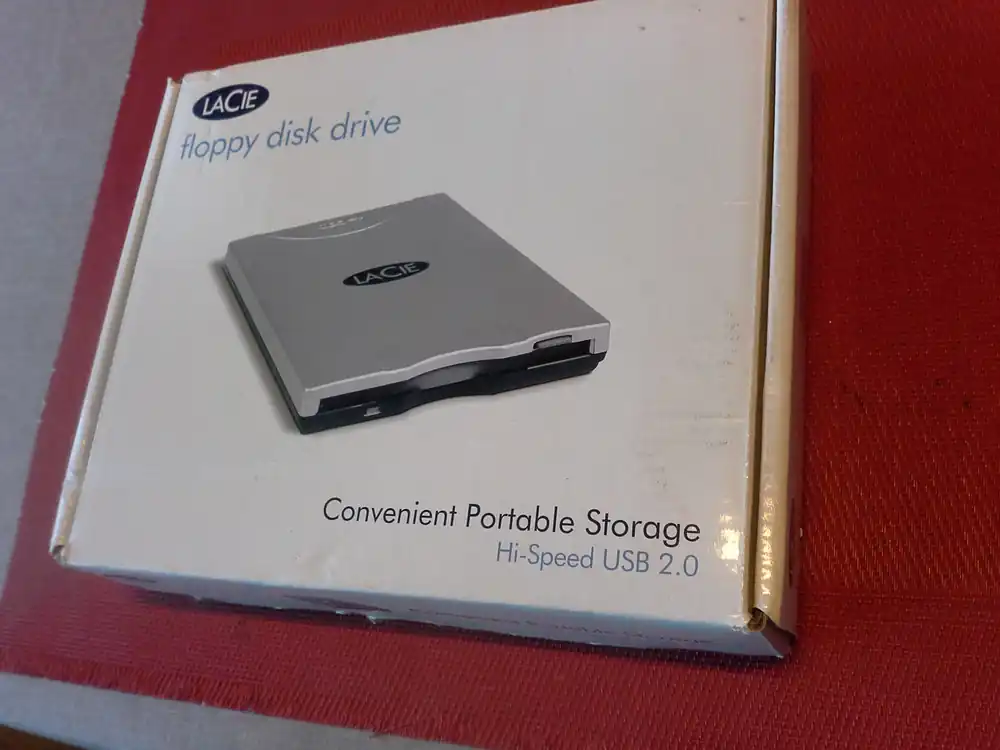 Lacie Floppy Disk Drive, Convenient Portable Storage, Hi-Speed USB 2.0 Neue Ware