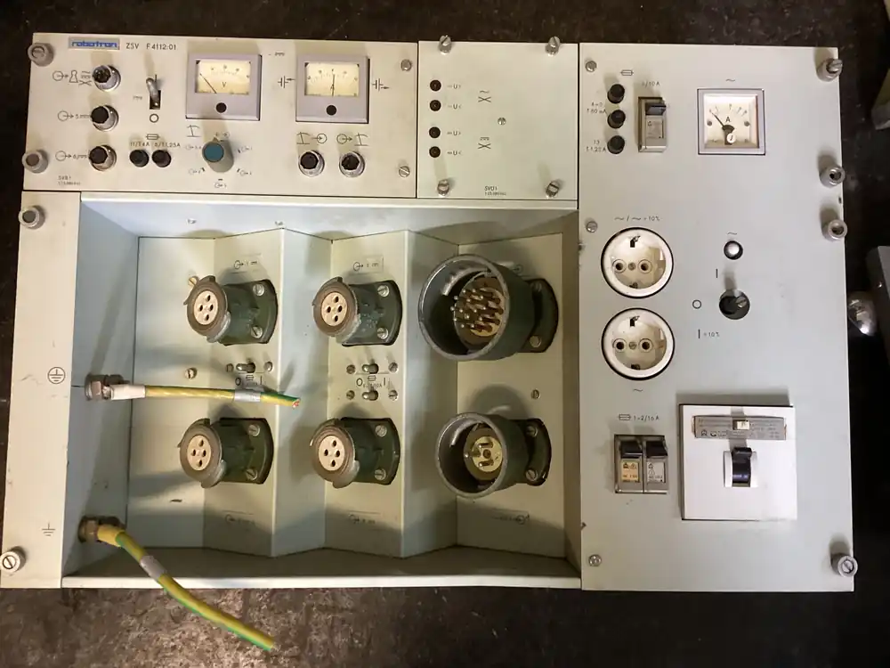 DDR, Stromversorgungsgerät, Stromverteiler, Robotron ZSV F 4112:01, 40 V - $0 A Knallerangebot
