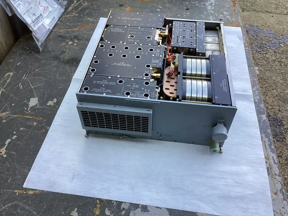 Rohde & Schwarz UHF-Leistungsverstärker, UHF Power Amplifier VD 130 für Seefunkgerät Rohde & Schwarz XT 3030 Highlight