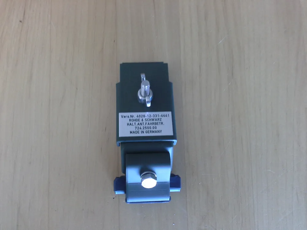 Antennenhalter für Fahrbetrieb Markenprodukt