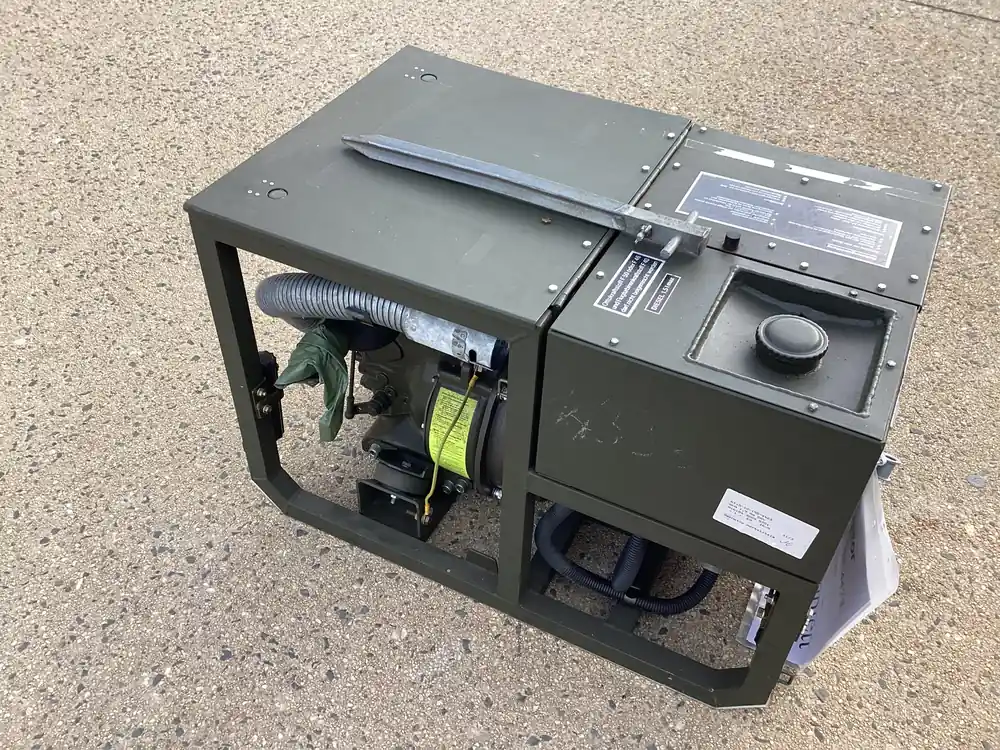 Sonderangebot Bundeswehr, Stromerzeuger, Generator mit Antrieb, Dieselmotor, Typ: SEA 1,9 kW LE BG 1,9 DHA, 62,33 Betriebsstunden