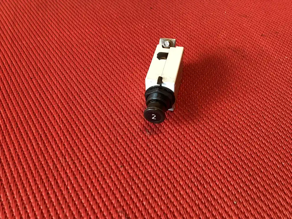Neuheit E-T-A Schutzschalter 2A. 15V 28V, 483-G533-J1M1-B250Z
